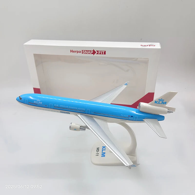 1:200 Scale KLM MD11 MD-11 Airlines ABS Plastic Airplane Model Toy Aircraft Plane Model Toy for Collection