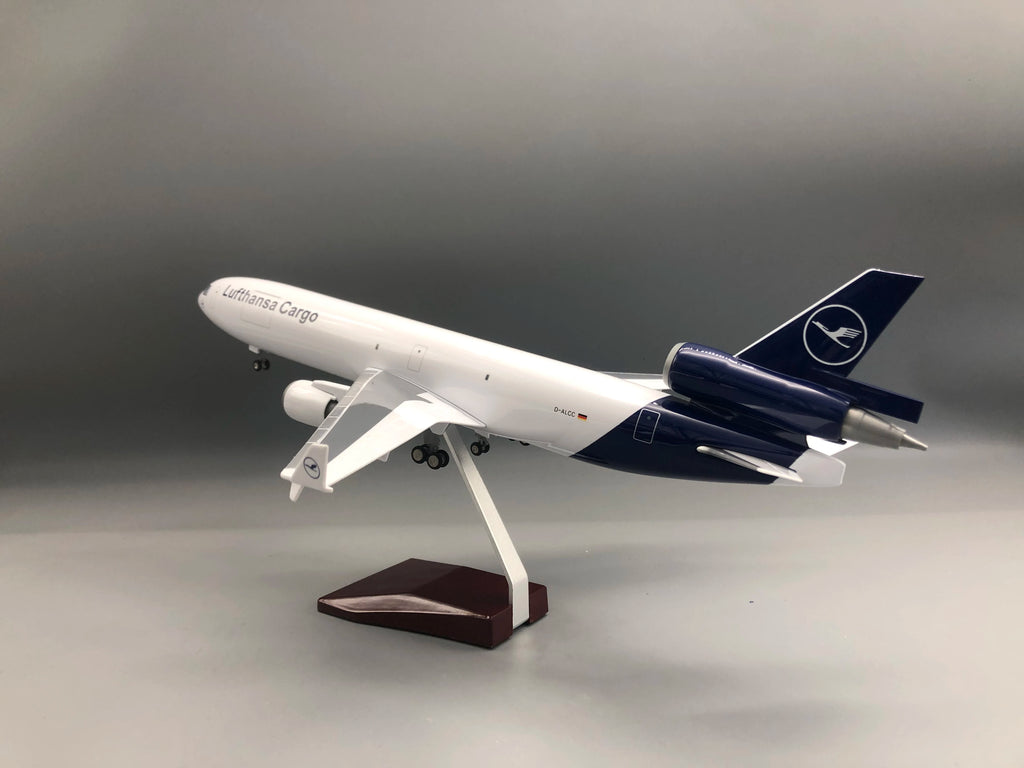47cm Airplane Toy Models Lufthansa Cargo MD-11 Resin Diecast Aircraft With Wooden Base Collected Gift By Aviation Enthusiast