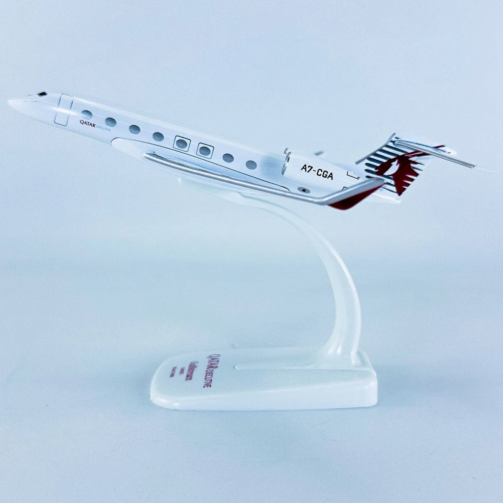 16cm 1/200 Scale Business Jet Gulfstream G650 Diecast Metal Airplane Model Toy Kits with Stand for Collections Displays or Gift