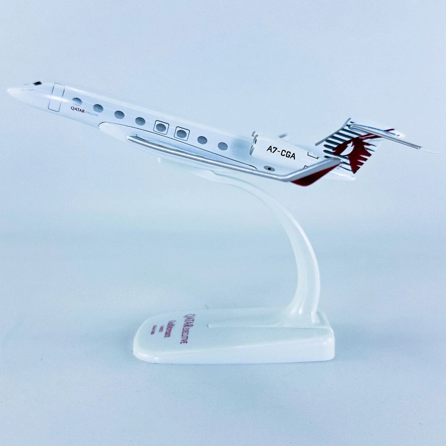 16cm 1/200 Scale Business Jet Gulfstream G650 Diecast Metal Airplane Model Toy Kits with Stand for Collections Displays or Gift