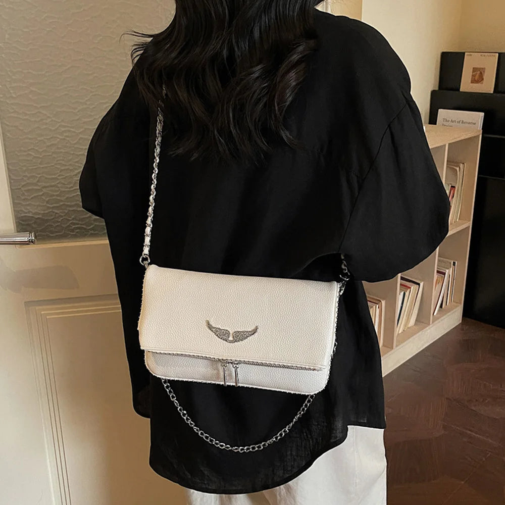 2026 New French Style Chain Clamshell Crossbody Bag Classic Versatile Shoulder Messenger Bag for Women with Wristlet
