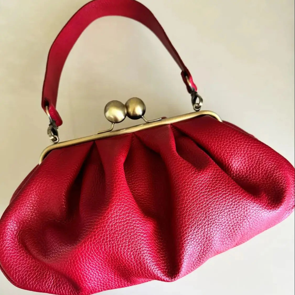 LOST IN VINTAGE Large Purse 35x20x12cm Artficial Leather Premium Plus Bag Big Ball Kiss Lock Clutch Purse Clutch Deep Folds Bags