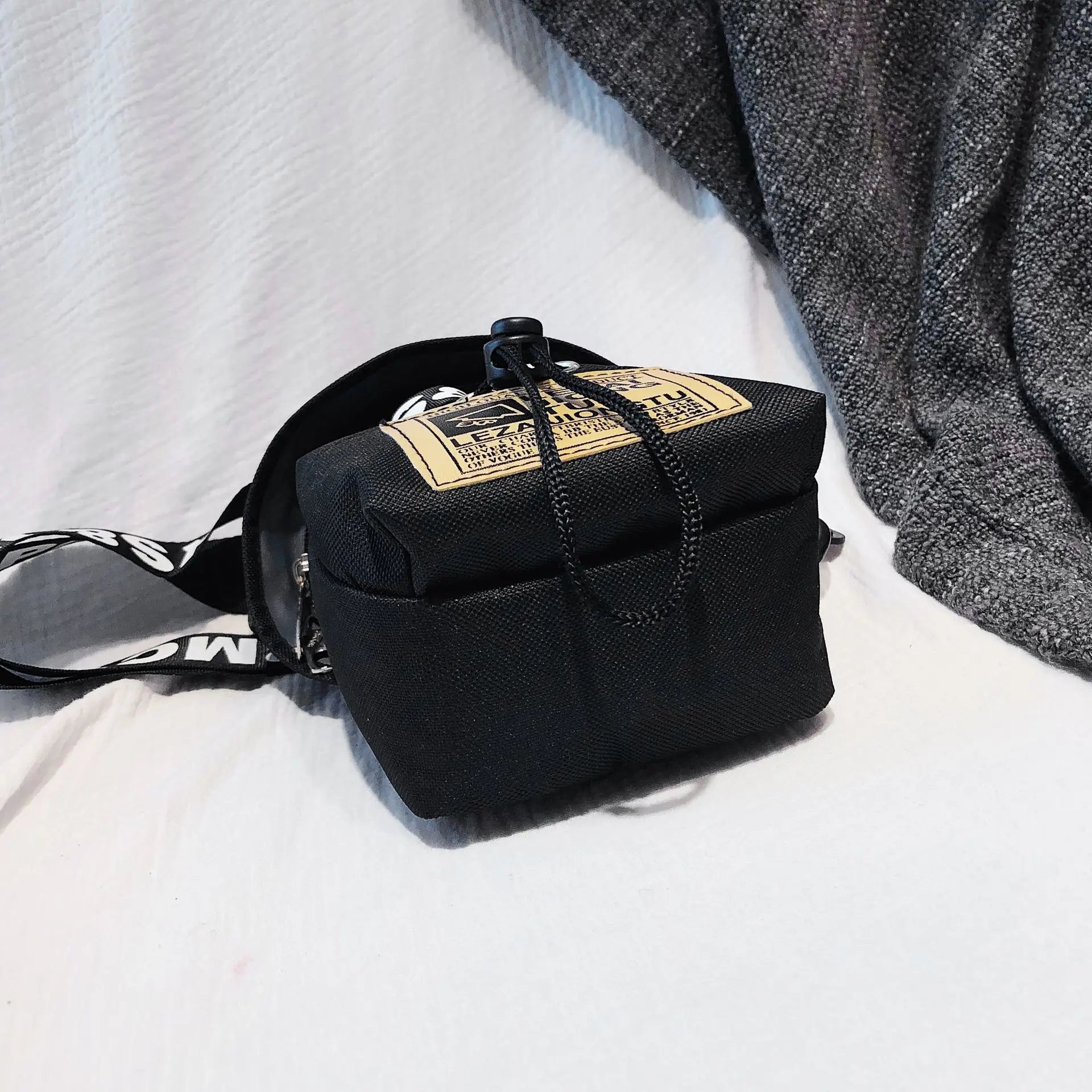 New Fashion Messenger Bag Trendy Street Letter Printed Shoulder Bags for Women Girls Outdoor Literary Chest Bag Friends Gifts