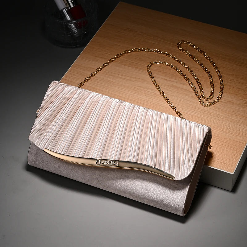 New elegant dinner bag Retro Stylish Small storage bag Romantic allinone evening bag Classic metal embellished pleated hand bag