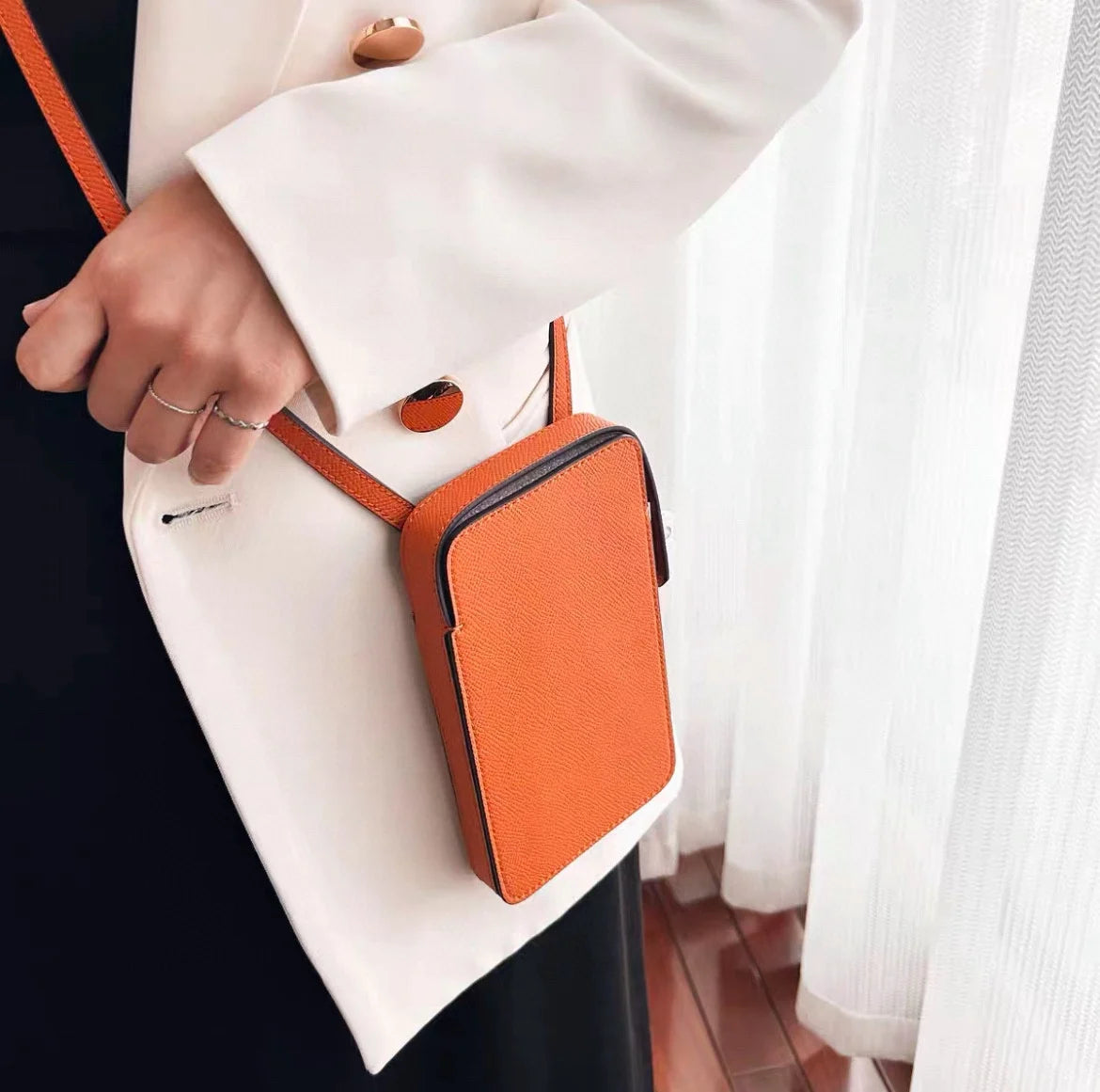 Luxury Design Phone Bag Women Lock Buckle Cell Phone Bag Fashion Hundred Leather Box Bag Simple Premium Sense Mini Shoulder