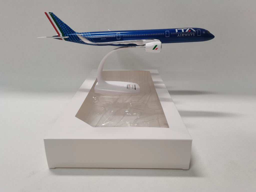 1/200 Scale Toy Airplane A350-900 Italy ITA Airline Aircraft Model Toy Planes Plastic ABS Assembly Plane Toy For Collection