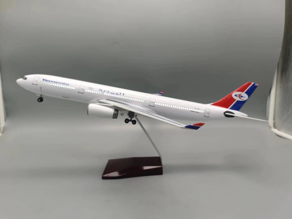 Airplane Diecast Resin 1:135 Scale Model Plane A330 Yemen International Airways Collectible Miniatures Airplane Wheel Toy Gift