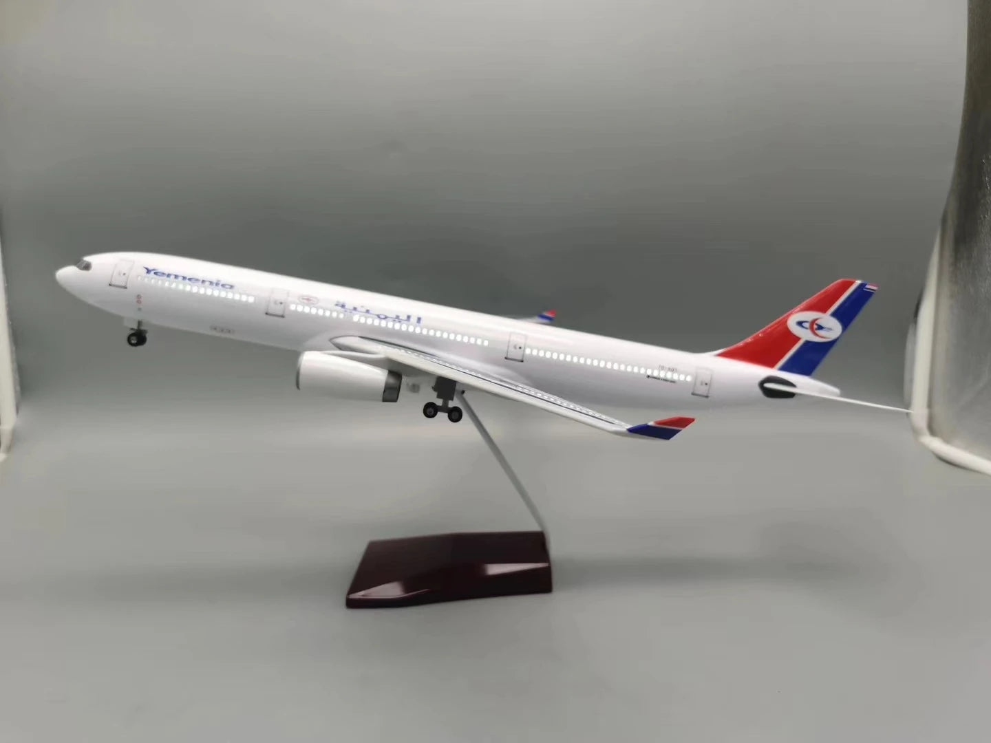 Airplane Diecast Resin 1:135 Scale Model Plane A330 Yemen International Airways Collectible Miniatures Airplane Wheel Toy Gift