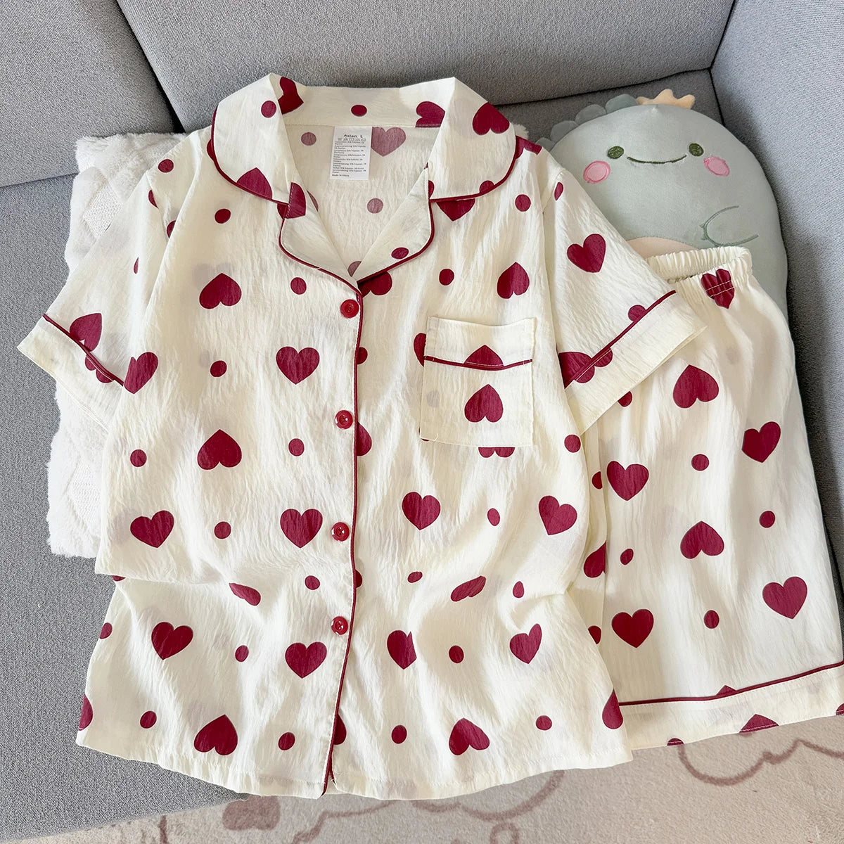 Women's Summer Pajamas, Thin Style with Heart-Shaped Pattern, Short-Sleeved Shorts, Sweet and Cute, Can Be Worn Outside in Summer, Two-Piece Home Wear Set