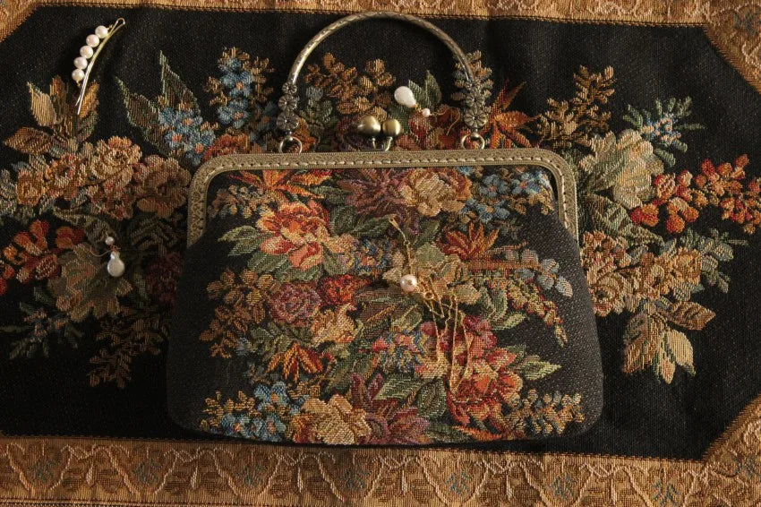 Lost in Vinatge 1950s Floral Tapestry Embroidered Bag Gold Chain Handle Petitpoint Clutch Antique Kiss Lock Small Evening Bag