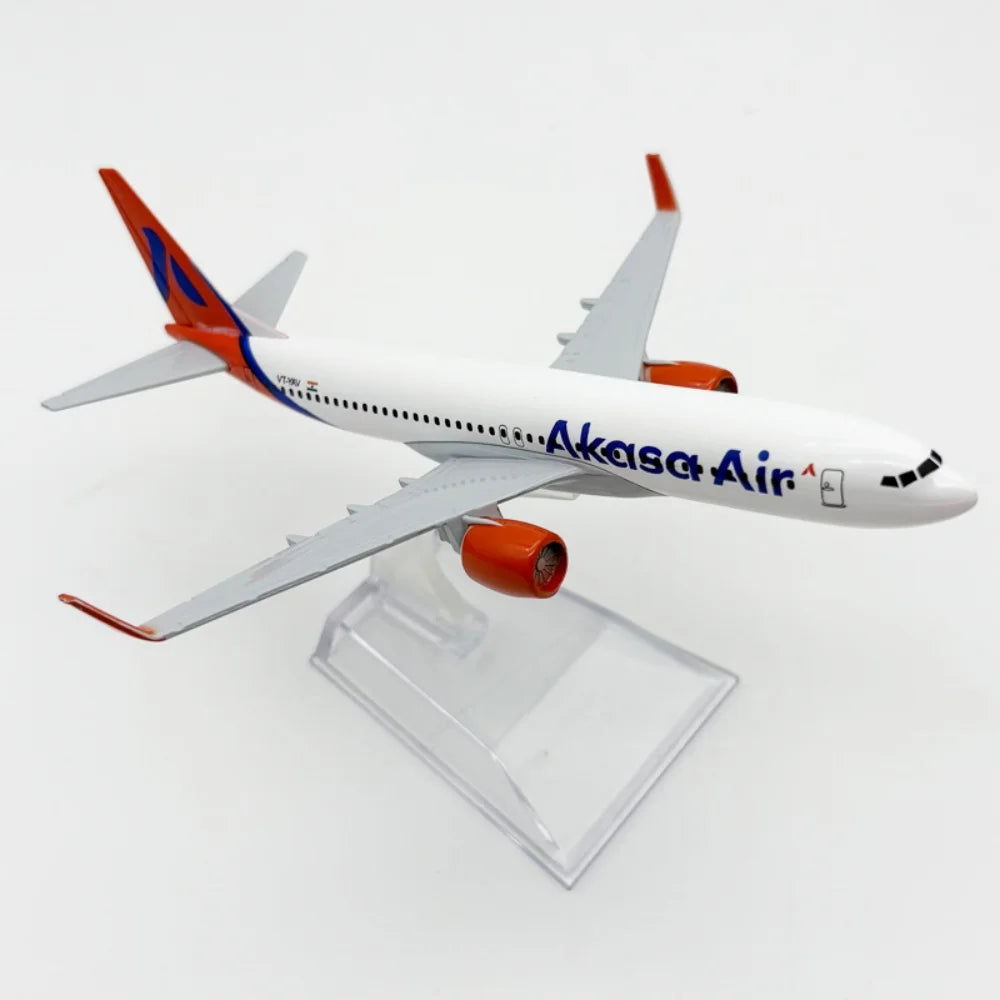 16cm Airplane Model B737 Akasa Airways Metal Diecast Aircraft 1/400 Scale Planes With Stand For Boys Hobby Collectible Miniature