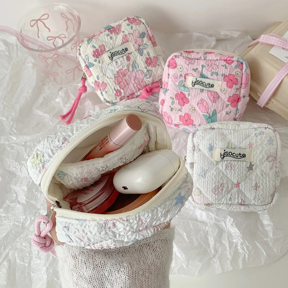 Hot Selling Fashion Flower Quilted Mini Square Storage Bag Makeup Bag Cute Girl Headphone Bag Zero Wallet Women Accessories Bag