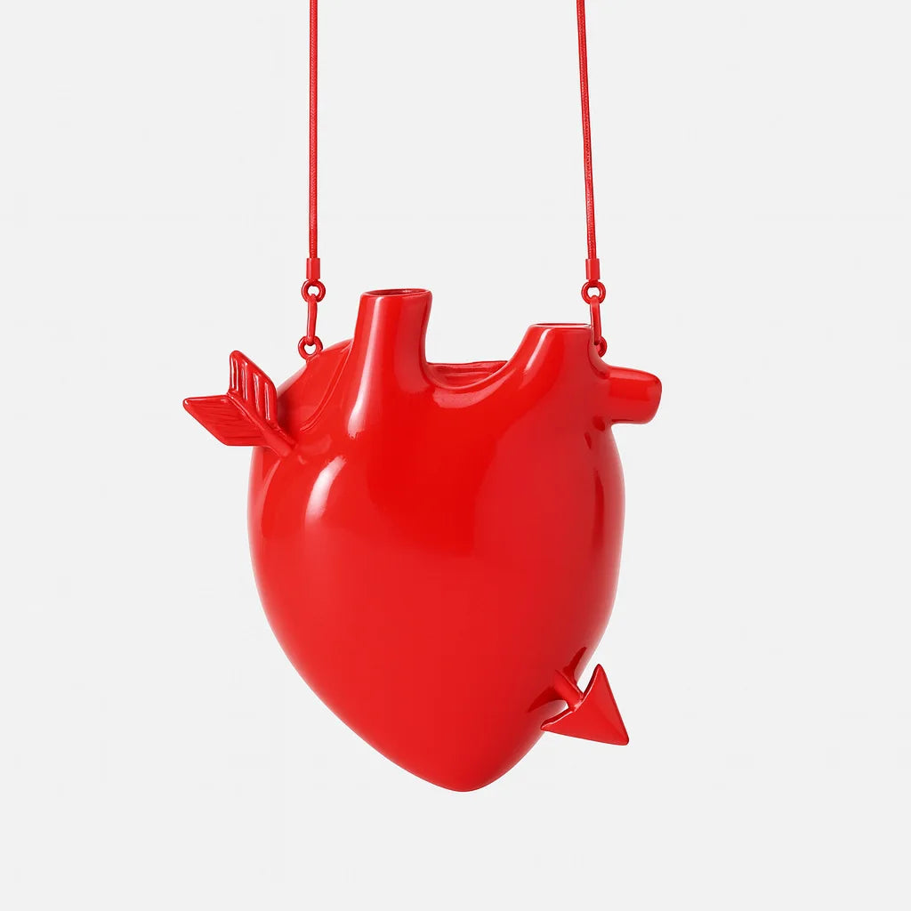 Women's bag 2025 new fashion niche design heart chain shoulder bag metal dinner bag