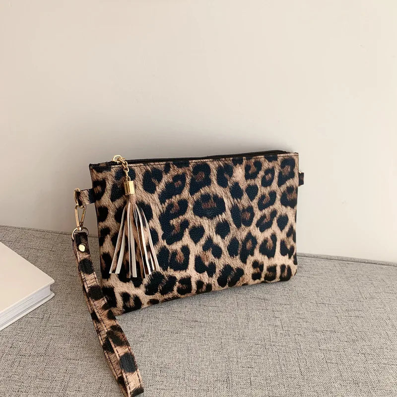 2025 New Personalized Handbag for Women, Envelope Handbag, Korean Edition Personalized Fashion Style Printed Bags