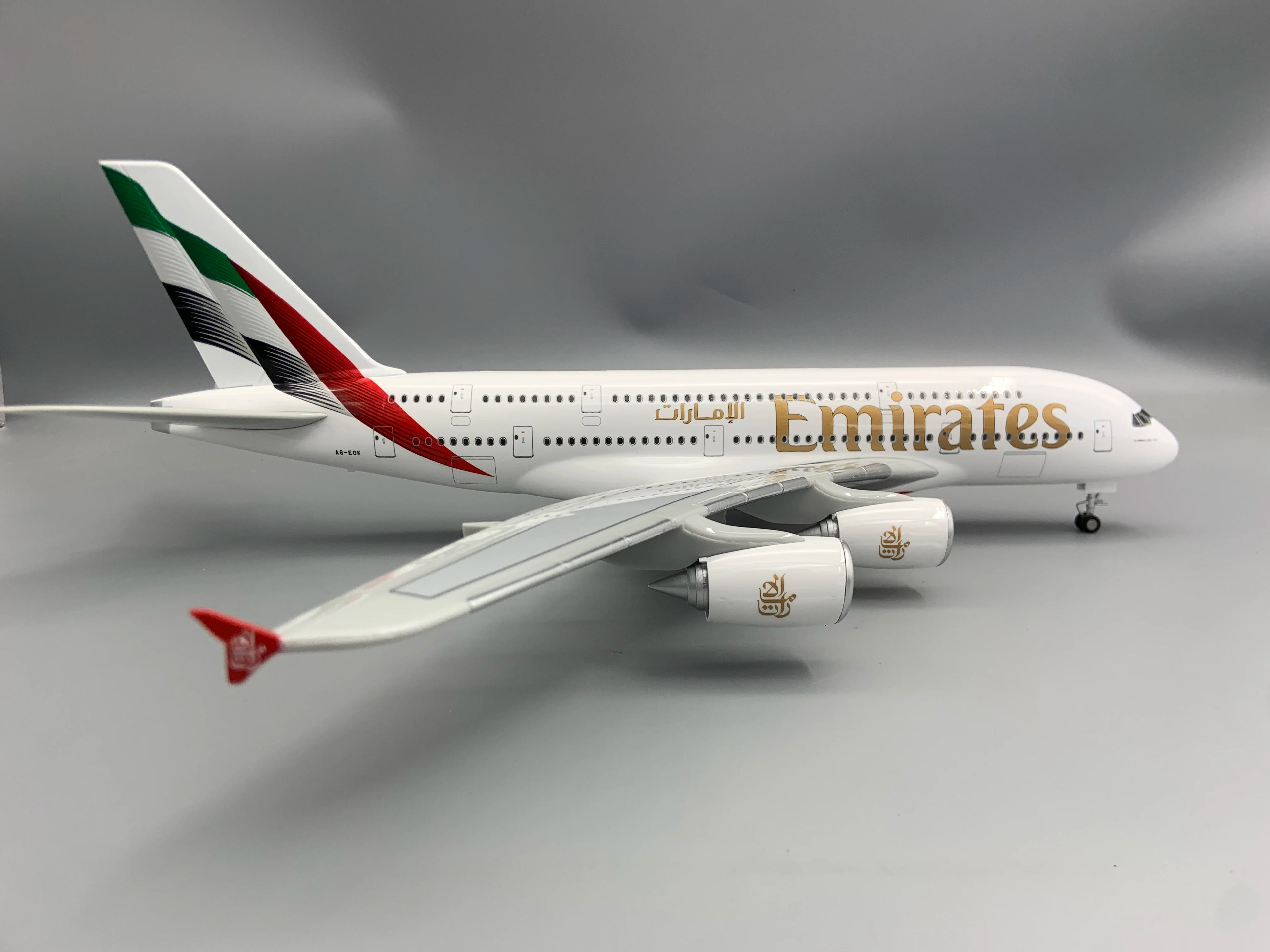 For Emirates Airlines A380 Scale Aircraft 1/160 New Plane Model Resin with Landing Gear Wheels Light Collections Displays Gift