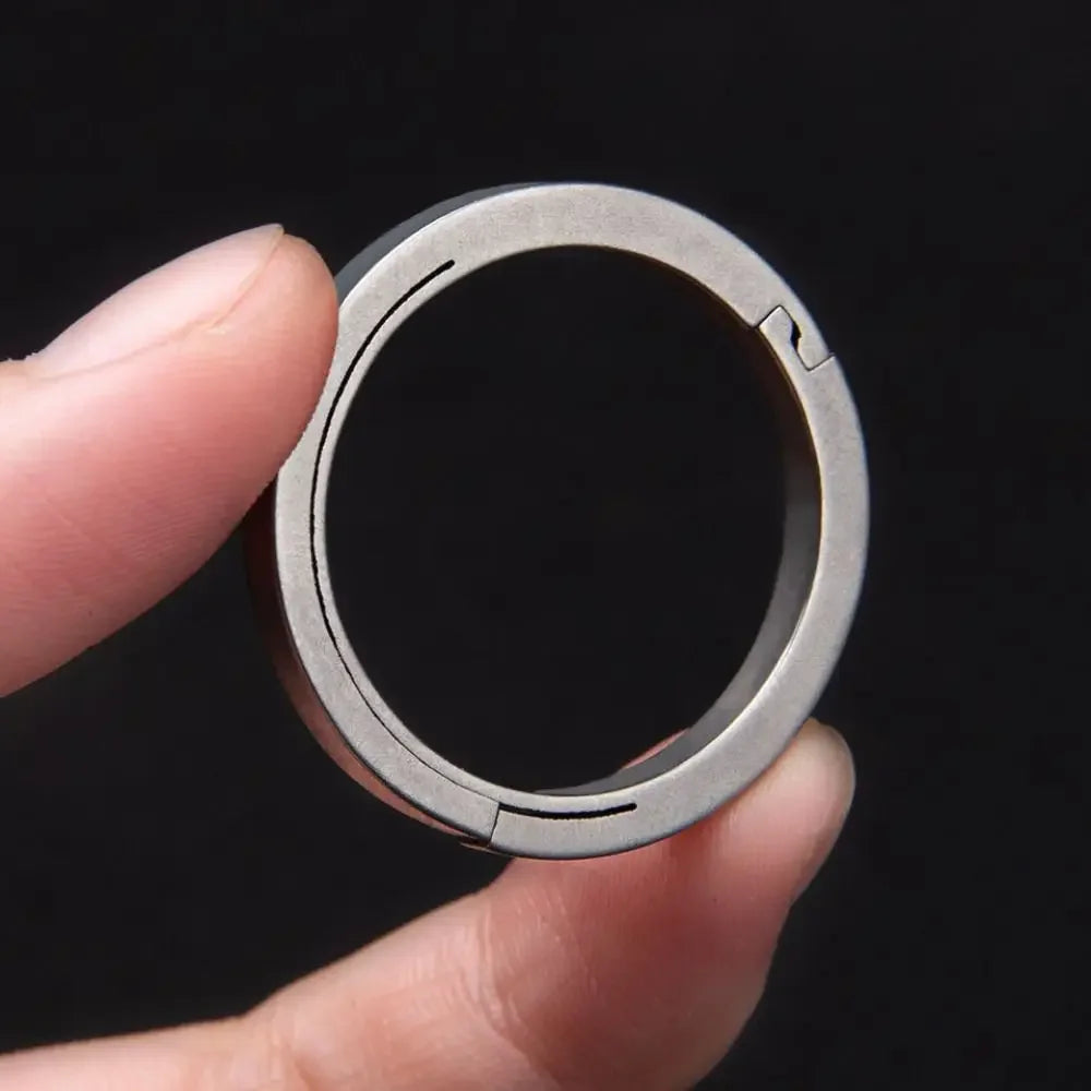 High Quality Real Key Rings 17/22/25/32mm Titanium Alloy Buckle Super Lightweight Titanium Alloy KeyRings Male Creativity Gift