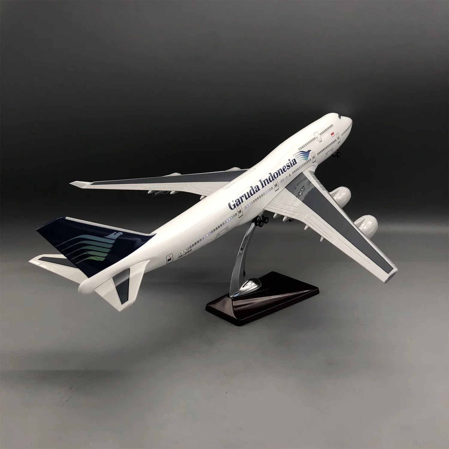 47cm Scale Aircraft Models B747 Indonesia Airways Resin Airplane Diecast Double Door With Lights Wheels Souvenir Toys Ornament