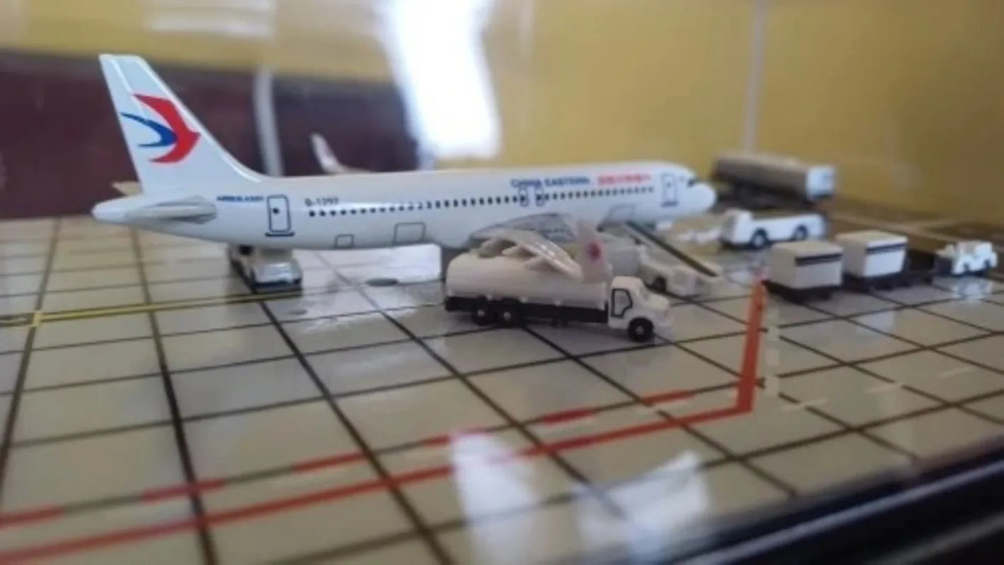 1/400 Scale Plastic Assembled Aircraft of China Eastern Airlines Passenger ABS Airplane Model Material Apron Simulation Aircraft