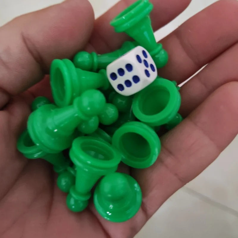 1 Set = 16 Pieces of Plastic Chess Pieces + 1 Piece of 16mm Dot Dice for Board Game Accessories