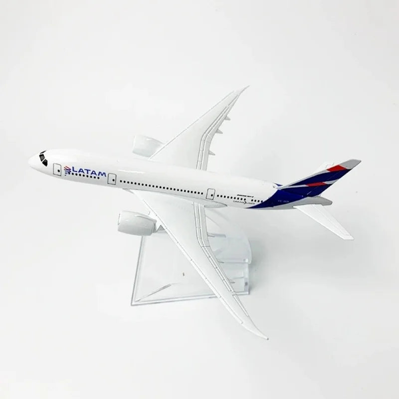 latam airlines model plane 787 1/400 scale plane Collected Gift By Aviation Replica Alloy Material miniature airplane
