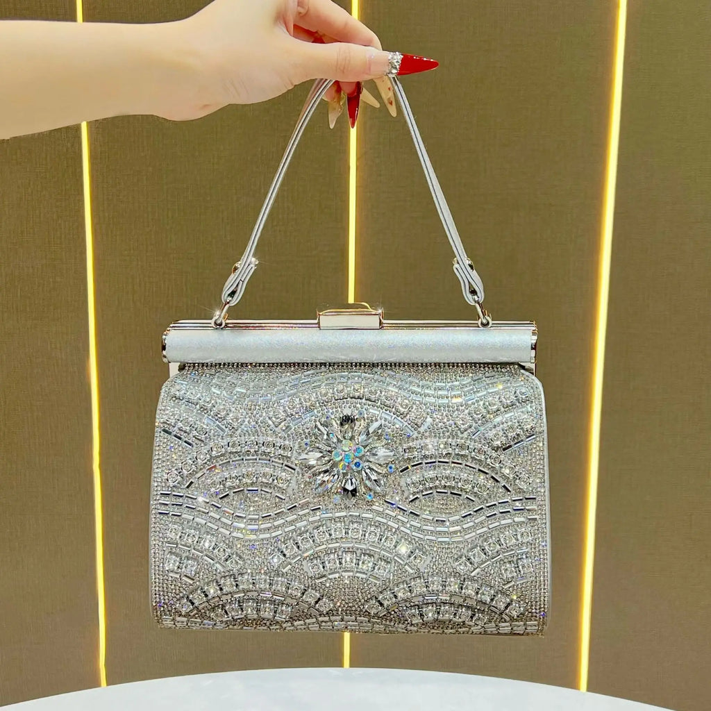 New light luxury dinner bag, shiny diamond-encrusted handbag, shoulder messenger bag, high-end celebrity evening bag.