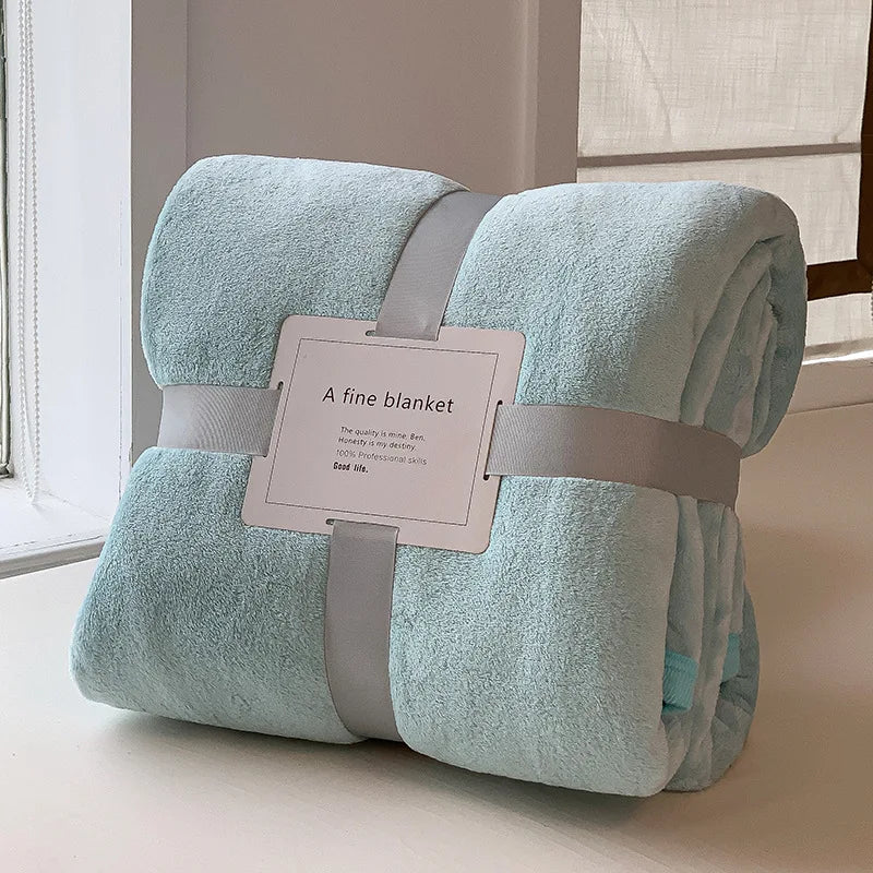 Luxury Flannel Travel Blanket for Airplane Lightweight Office Nap Soft Blanket Non-shedding and Colorfast Multi-purpose Blankets