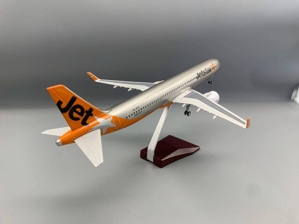 Jetstar Airways A321 1/100 Scale 47cm Collectible Plane 321 Jetstar Toy Airplane Model for Aviation Souvenir Plane Toy with Stan
