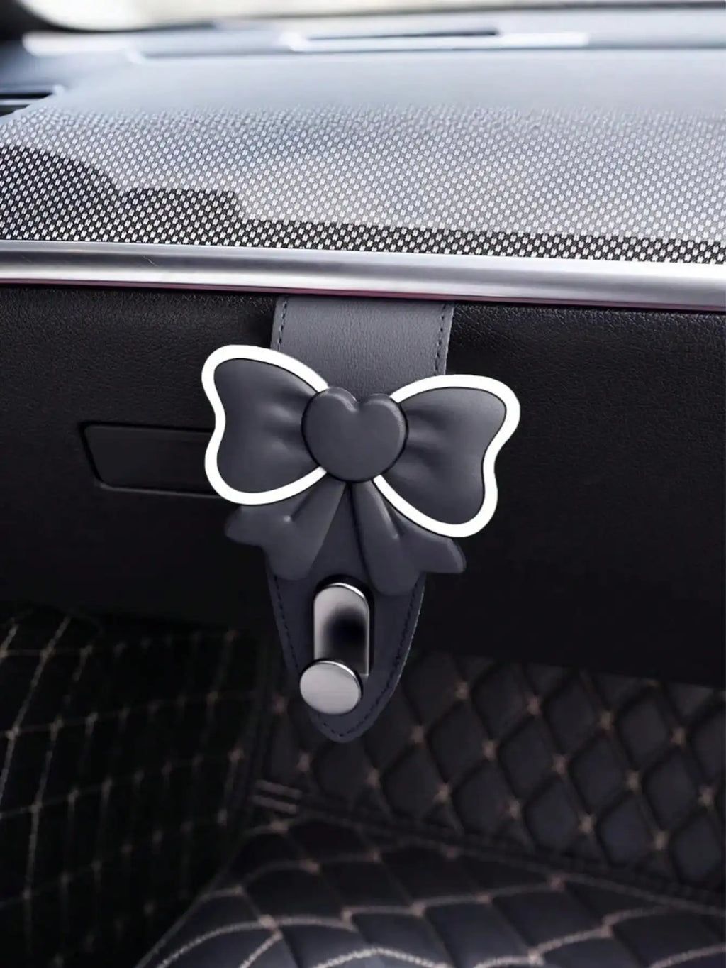 Butterfly-Style Car Hook: A Foldable In-Car Storage Helper with Both Aesthetics and Practicality