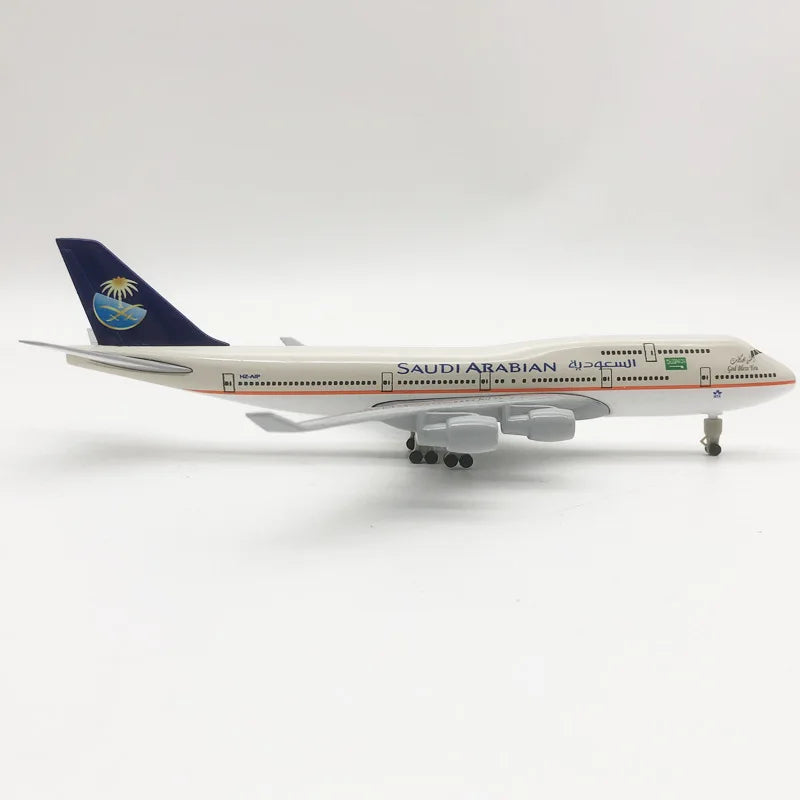 20cm Boeing 747 Die-Cast Alloy Metal Airplane Model Saudi Arabian Airlines B747 Diecast Toy with Landing Gear for Hobby Series