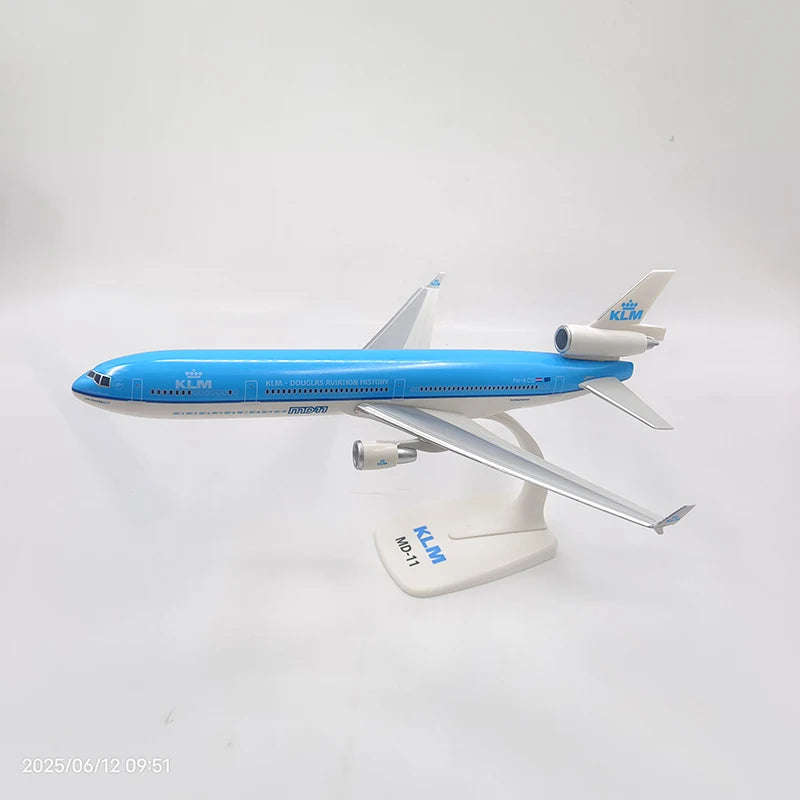 1:200 Scale KLM MD11 MD-11 Airlines ABS Plastic Airplane Model Toy Aircraft Plane Model Toy for Collection