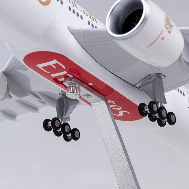 Plane Toy Model 47CM Scale Diecast Model B777 Emirates Airways 777 Resin Airplane With Light Toys Airline Collection Aviation
