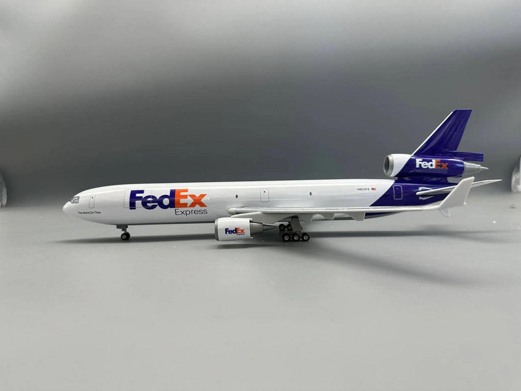 MD11 Plane Model FedEx Cargo Airways Resin Plastic model With Wheels Landing Gears Replica Static Souvenir Plane Toy Collection