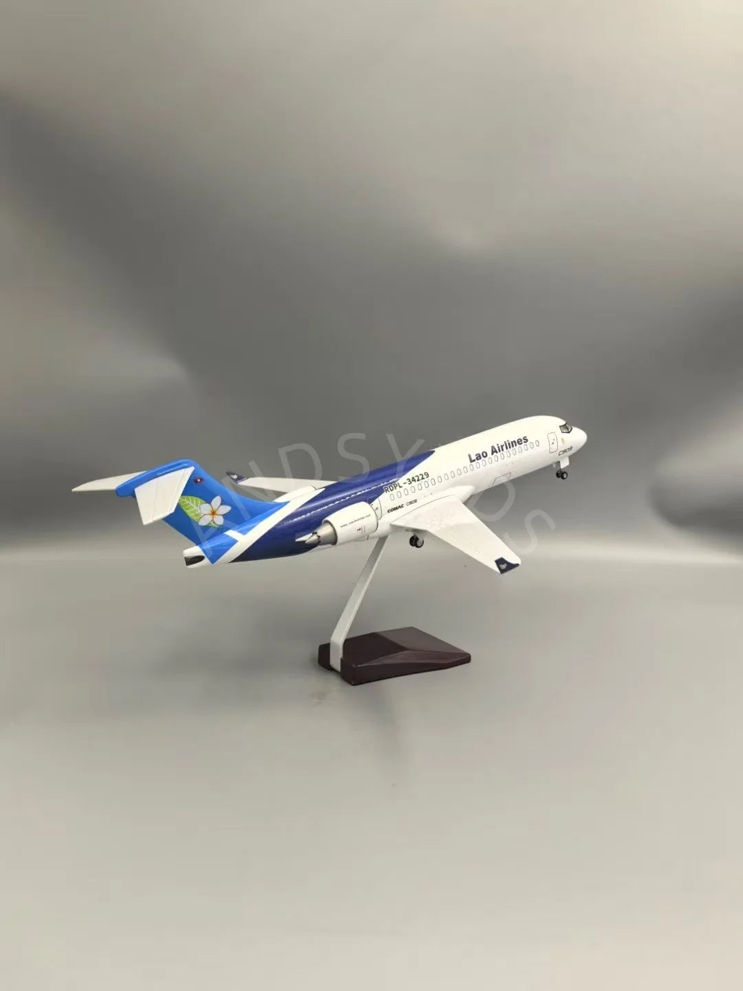 1/70 Scale Airplane Model C909 Lao Airline Model Aircraft Resin 47.5cm Airplane Kids Airbus Toy With Wheel Landing Gear for Toys