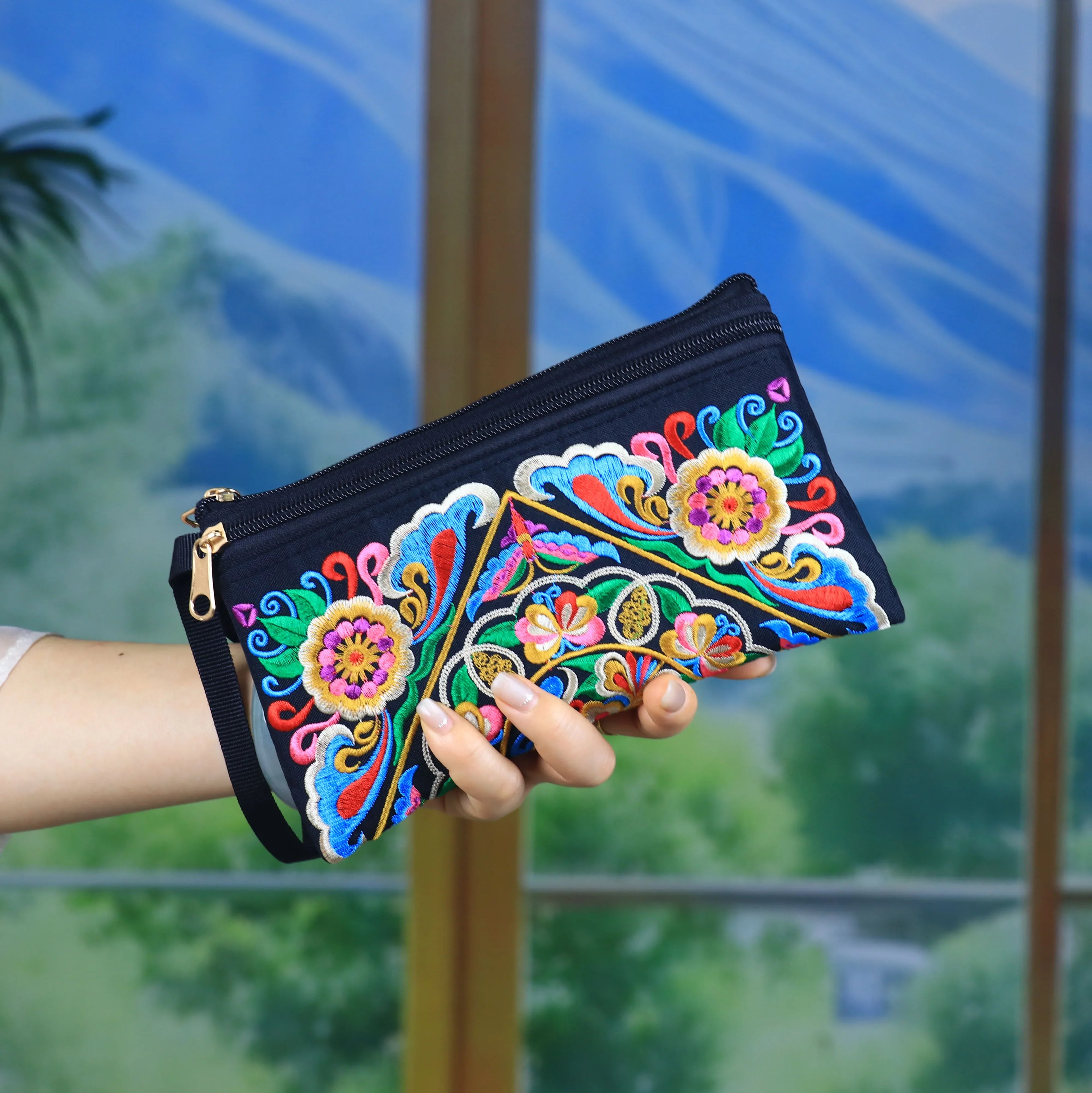 Ethnic Style Embroidered Handbag, Mobile Phone Bag, Coin Purse, Fashionable and Casual Ladies Handbags for Women Clutch Bag
