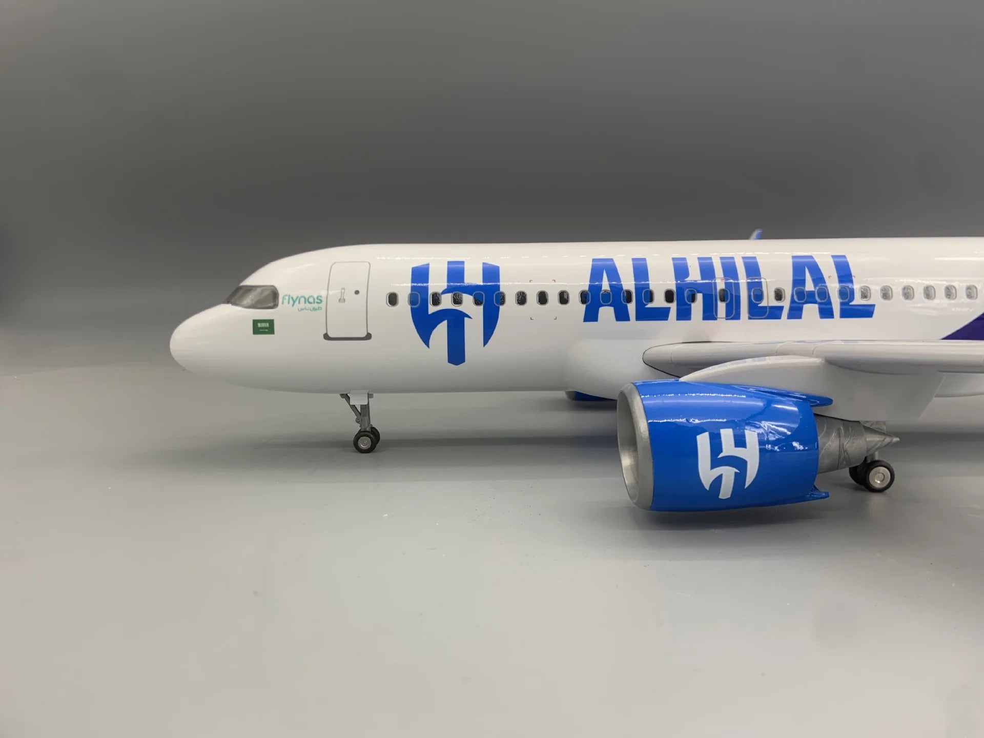 New 47cm Saudi Flynas Air A320 Diecast Resin Airplane Model Simulation of static model aircraft for Aviation Enthusiasts or Gift
