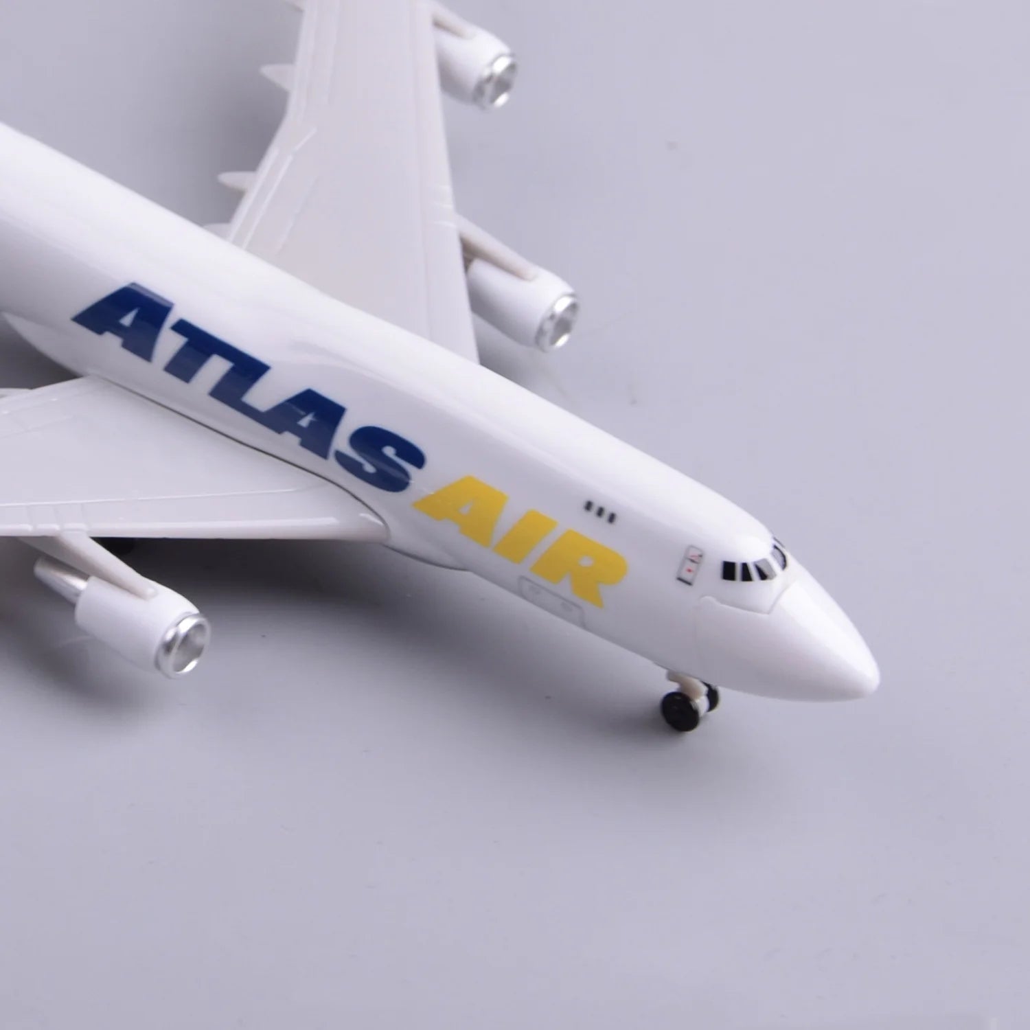 20CM Scale ABS Atlas Air Cargo B747 Airlines Openable Cargo Door Model Miniature Airplane Toy Model For Collections and Displays