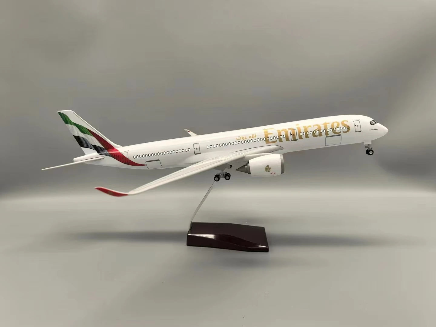 Airbus A350 Emirates 47cm 1:142 Model Aircraft Toy Airbus Led Light Diecasting Machine Collected For Aviation Souvenir Plane Toy