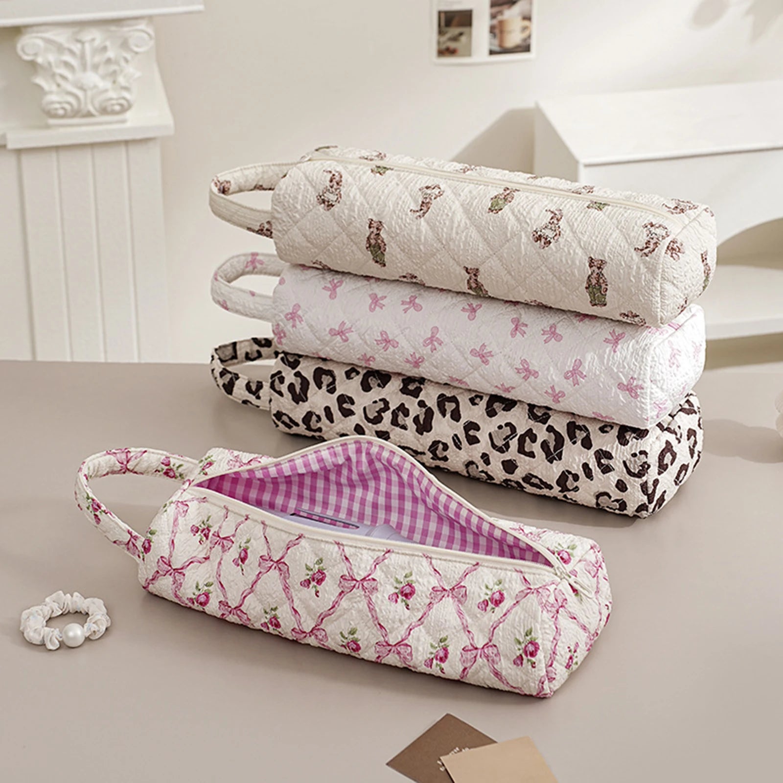 Quilted Soft Portable Carrying Case Zipper Hair Air Wrap Dryer Case Cute Cozy Soft for Skincare Beauty Accessories Brushes
