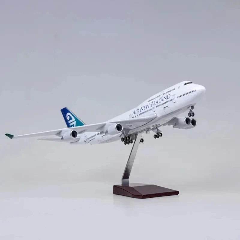 1:150 Scale Planes Model 47cm New Zealand Airways B747 Resin Diecast Airplane Toy With Light And Wheels For Kids Collection Gift