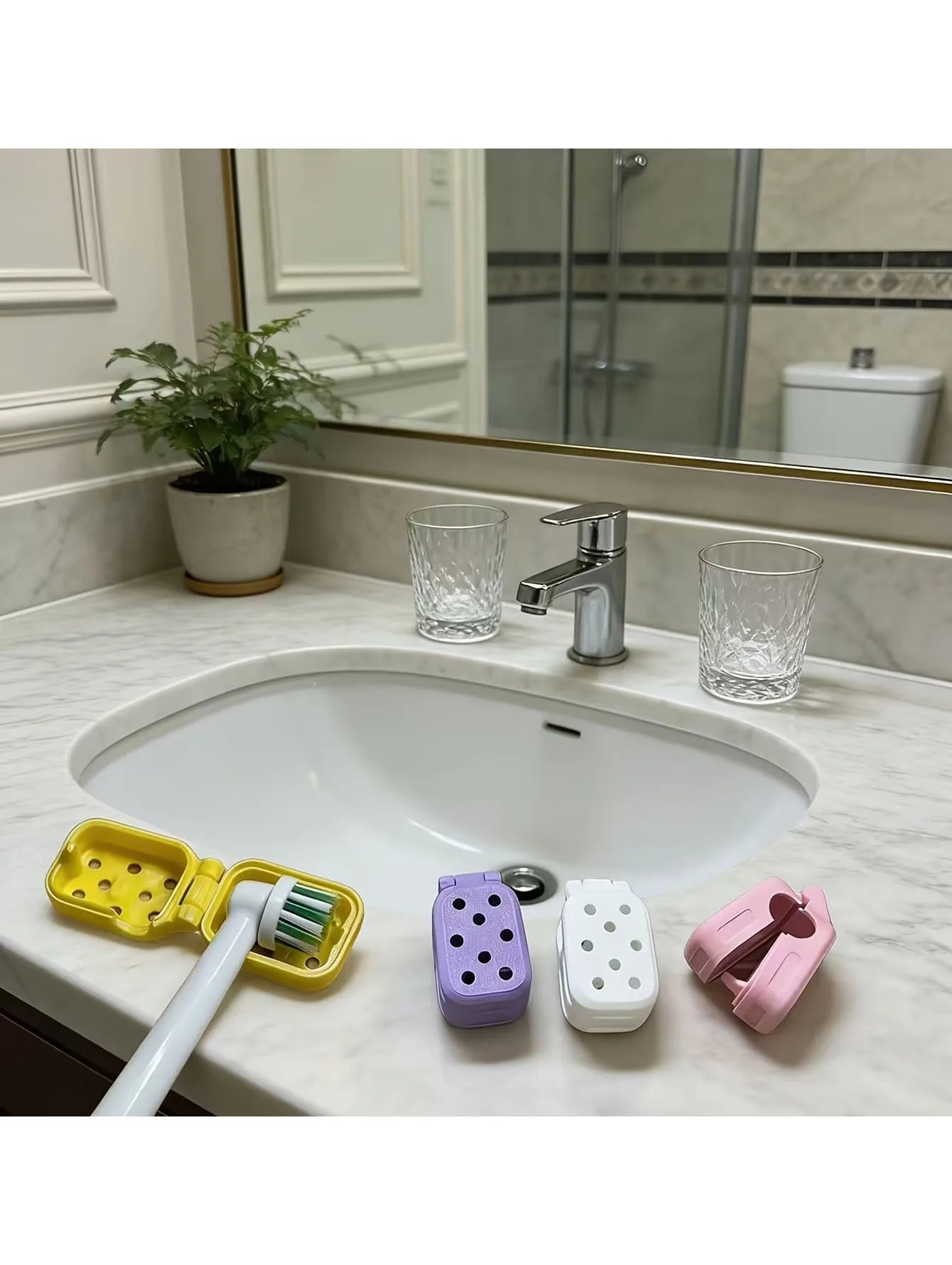 4 Randomly Colored Oral-B Electric Toothbrush Head Protective Covers, Lightweight and Essential, Suitable for Family Travel.