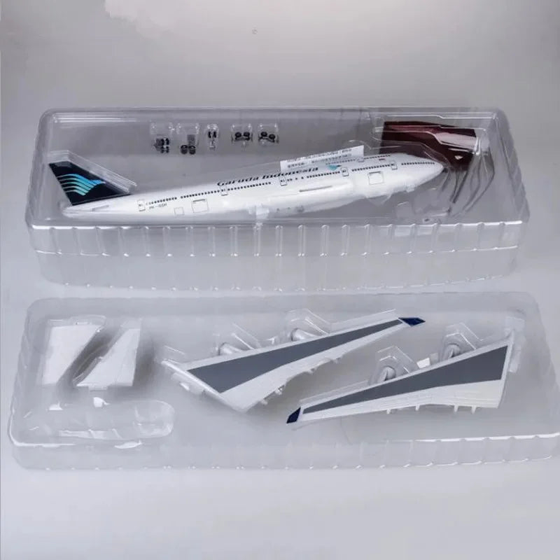 47CM Airplane model Garuda Indonesia Airline  B747 plane model With Wheel LED Light Die-casting Collection Toy planes