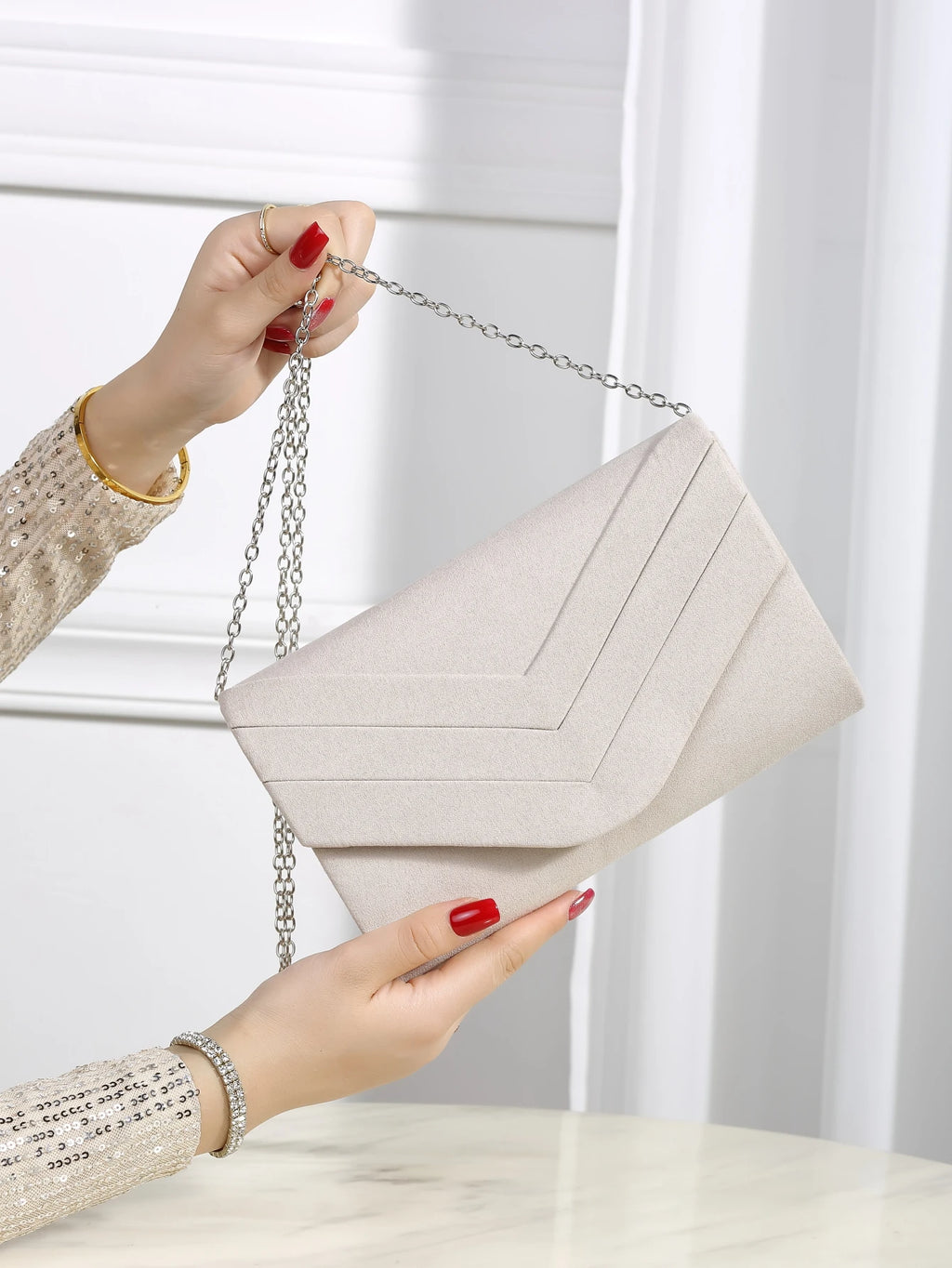 Luxurious and elegant, exquisite velvet evening bag for women, party girls, brides to attend parties, weddings and gatherings.