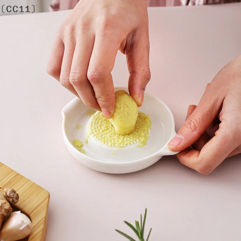 〔CC11〕White Simple Ceramic Ginger Grater Tool Hand Grinder Garlic Masher Portable Porcelain Carrot Ginger Grinding Kitchen Tool