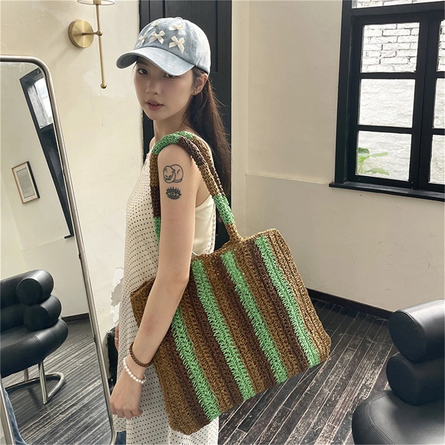 Retro Striped Weave Large Capacity Shoulder Bag Open Top Straw Basket Vacation Beach Bag for Men And Women Casual Daily Use