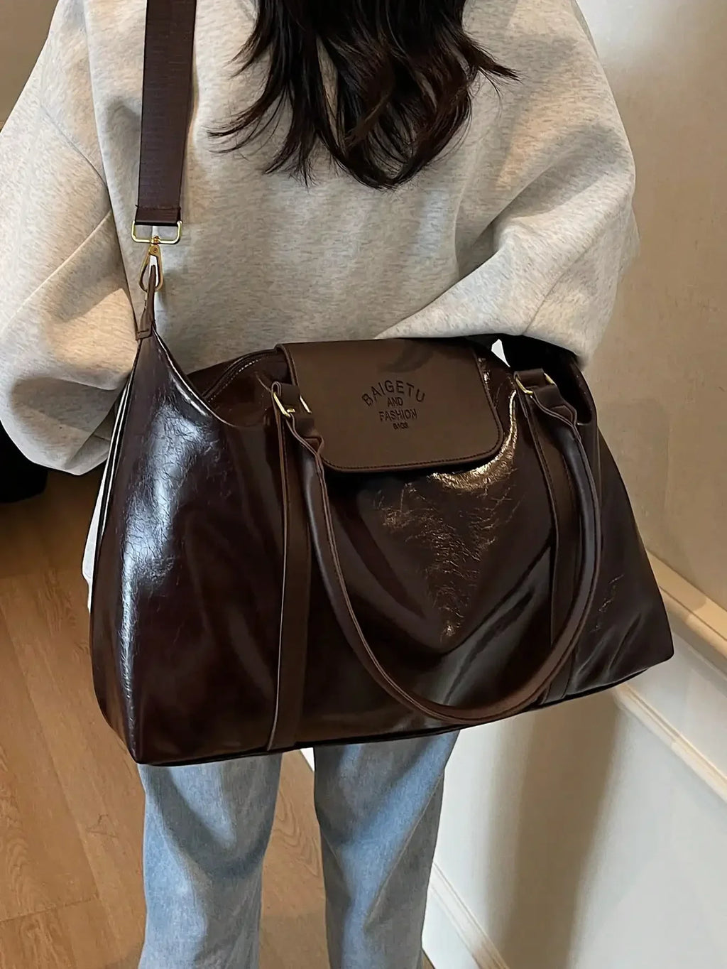 Fashion Large Capacity Handbag Casual Short Trip Travel Bag Holiday Gym Tote Bag, Retro Oil Wax Gloss PU Leather Crossbody Bag