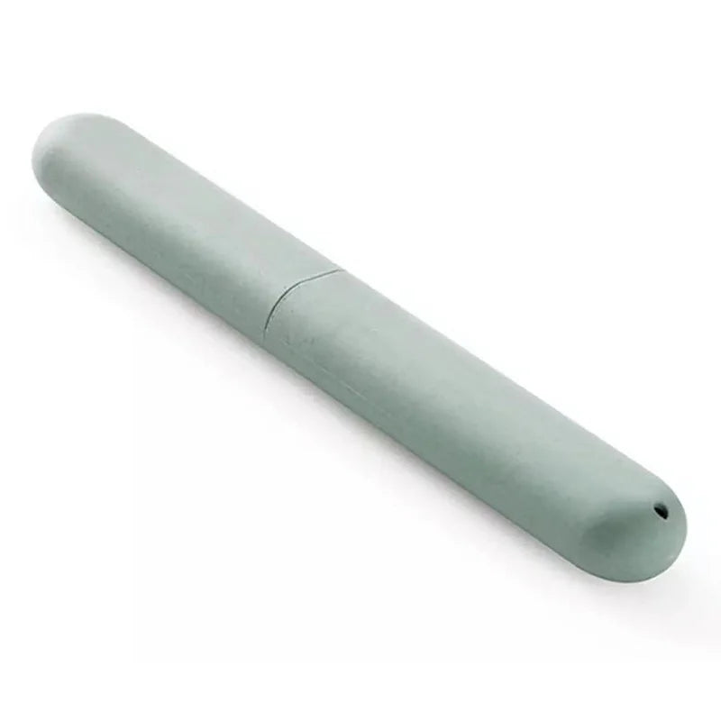 A simple and portable toothbrush and dental appliance storage box for business trips