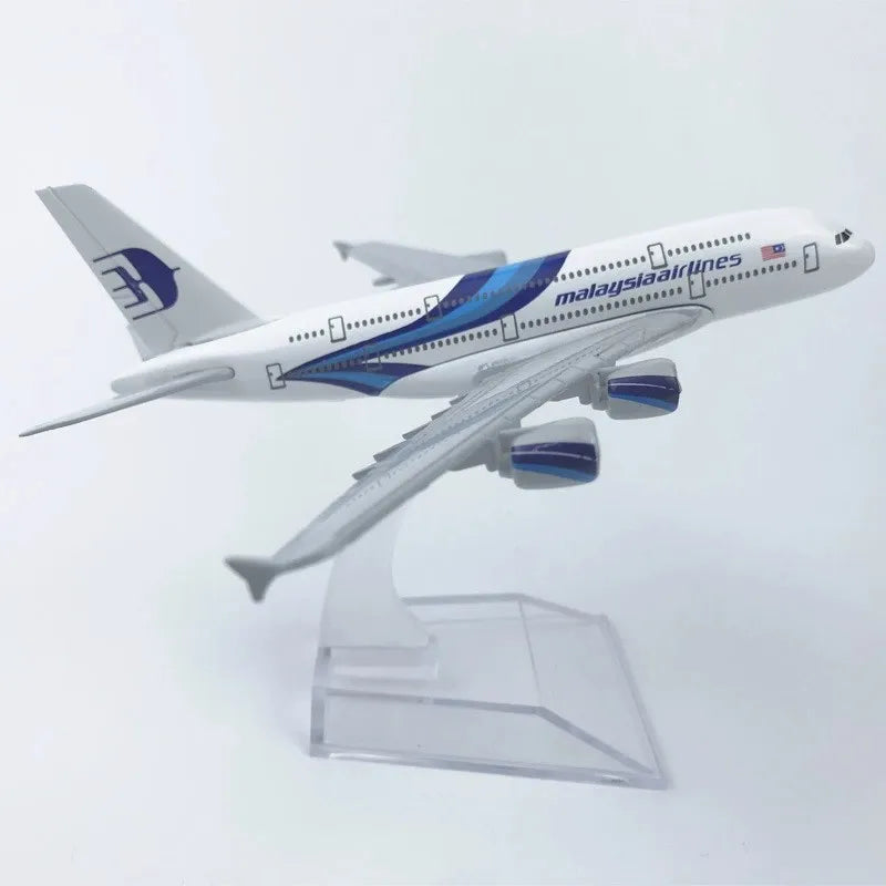 Emirates A380 Airplane Diecast Metal 1/400 Scale Aircraft 16CM Collectible Miniatures Model Planes Boys Toys Displays