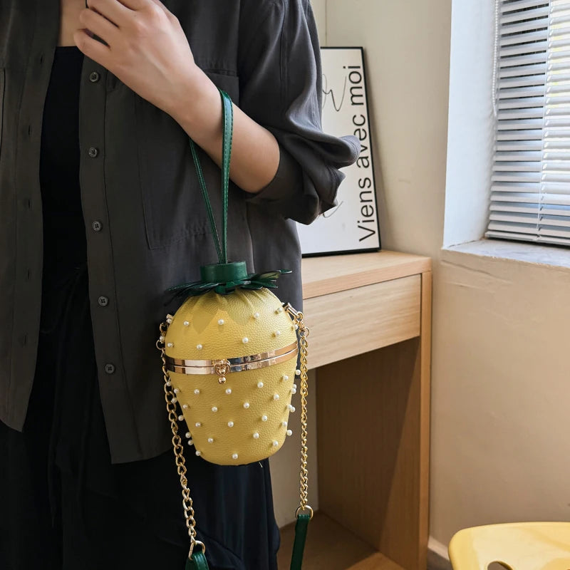 Luxury Designer Strawberry Bag Women Banquet Handbag New Pearl Shoulder Bags Chain Crossbody Purse for Girl Phone Pocket Rivet