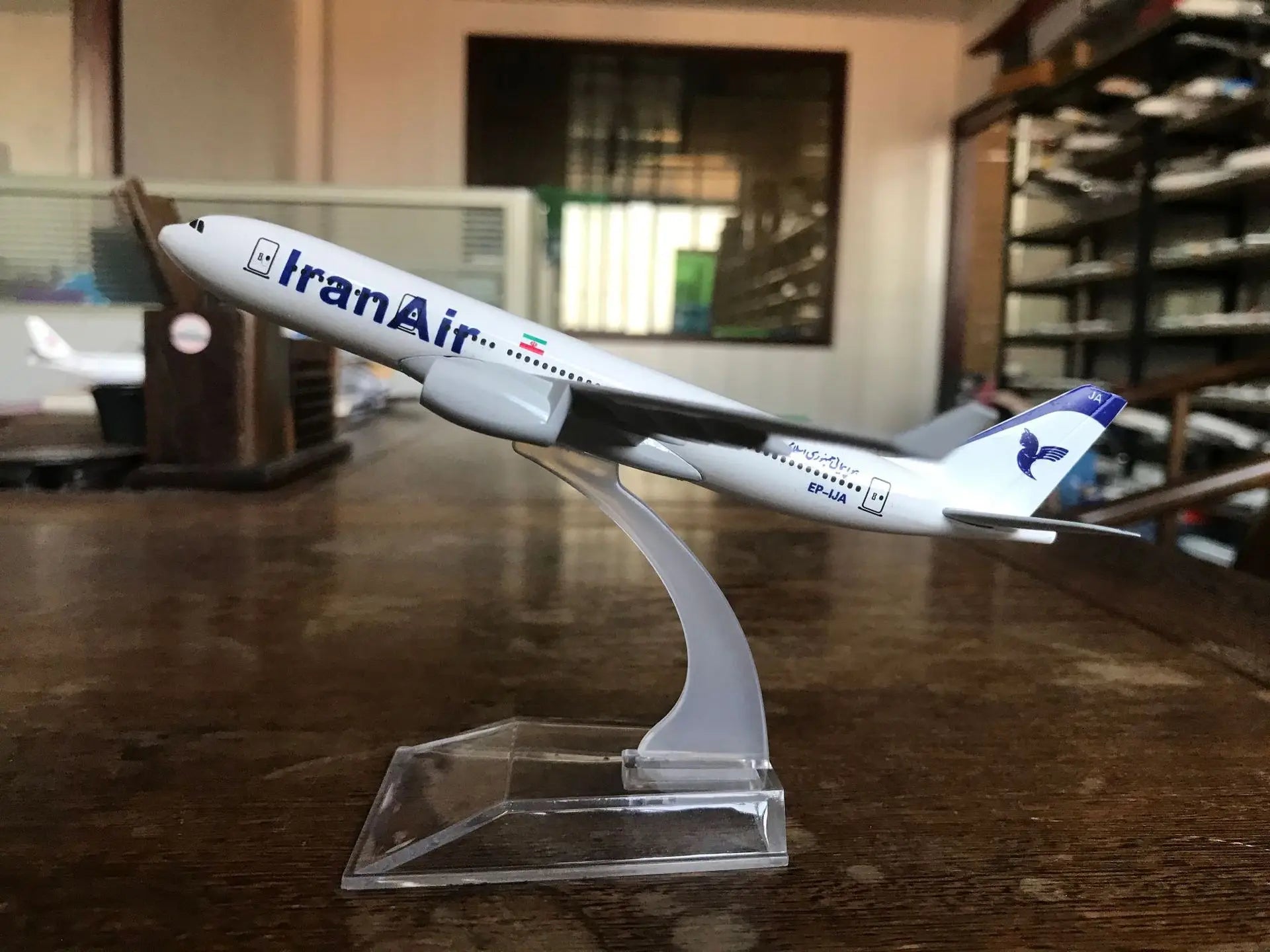 16cm 1/400 Scale Aircraft Series A330 A340 A220 Airplane Model Miniature Airplane Diecast Metal Child Toy Plane Collected Gift