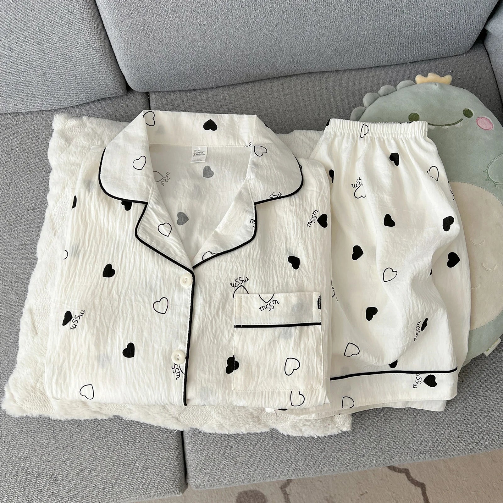 Women's Summer Thin Pajamas with Heart-Shaped Pattern, Short-Sleeved Shorts, Sweet and Cute, Can Be Worn Outside in Summer, Two-Piece Home Wear Set